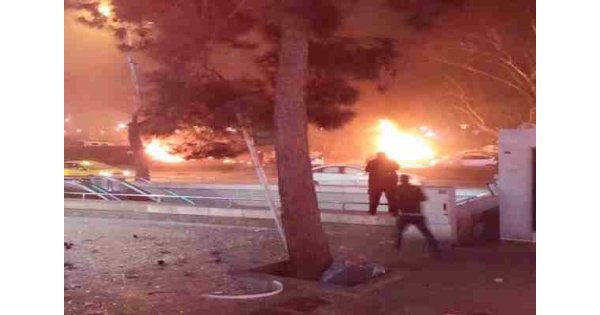 Ankara Kızılay'da patlama: 37 kişi hayatını kaybetti, 125 yaralı var Ankara Kızılay'da patlama: 37 kişi hayatını kaybetti, 125 yaralı var