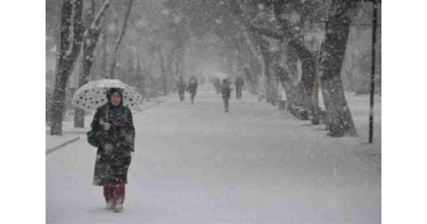 İstanbulda beklenen kar yağışı yeniden başladı İstanbulda beklenen kar yağışı yeniden başladı