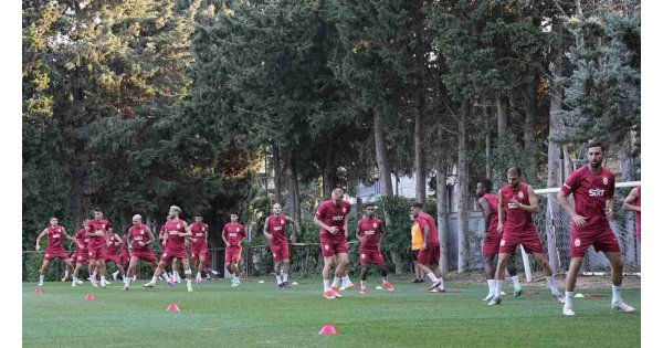 Galatasaray'ın kamp kadrosu belli oldu! Galatasaray'ın kamp kadrosu belli oldu!