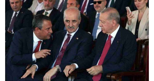 Yer: KKTC! Cumhurbaşkanı Erdoğan, Özgür Özel, Numan Kurtulmuş... 'Ne var kardeşim bu fotoğrafta!' Yer: KKTC! Cumhurbaşkanı Erdoğan, Özgür Özel, Numan Kurtulmuş... 'Ne var kardeşim bu fotoğrafta!'
