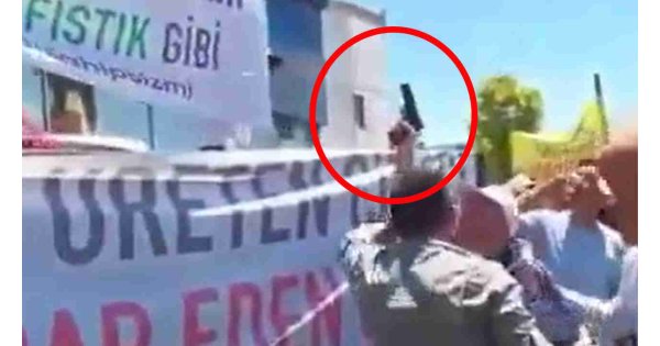 CHP mitinginde provokasyon... Silahlar çekildi CHP mitinginde provokasyon... Silahlar çekildi