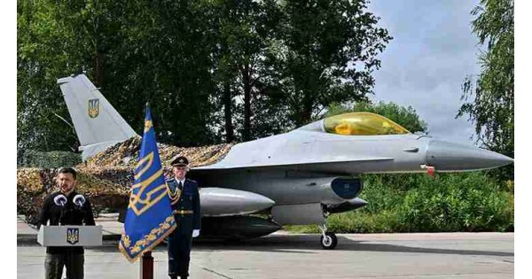 F-16'lar Ukrayna'da resmen havalandı! Zelenskiy poz verdi, konum bilinmiyor F-16'lar Ukrayna'da resmen havalandı! Zelenskiy poz verdi, konum bilinmiyor