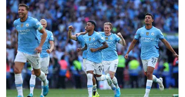 Manchester City sezonun ilk kupasını ezeli rakibi karşısında kazandı Manchester City sezonun ilk kupasını ezeli rakibi karşısında kazandı