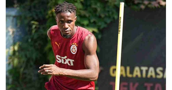 Hatayspor maçında oynamayan Zaha, Galatasaray antrenmanında Hatayspor maçında oynamayan Zaha, Galatasaray antrenmanında