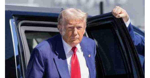 Trump'ın golf kulübünün etrafında silah sesleri Trump'ın golf kulübünün etrafında silah sesleri
