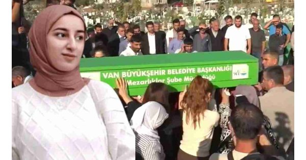 Rojin Kabaiş son yolculuğuna uğurlandı: Tabutunu kadınlar omuzladı Rojin Kabaiş son yolculuğuna uğurlandı: Tabutunu kadınlar omuzladı