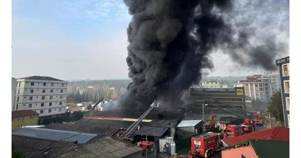 İstanbul'da lastik deposunda yangın İstanbul'da lastik deposunda yangın