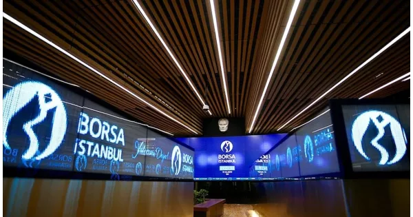 Altın rekor seviyeye ulaşırken borsa günün ilk yarısında düştü.
