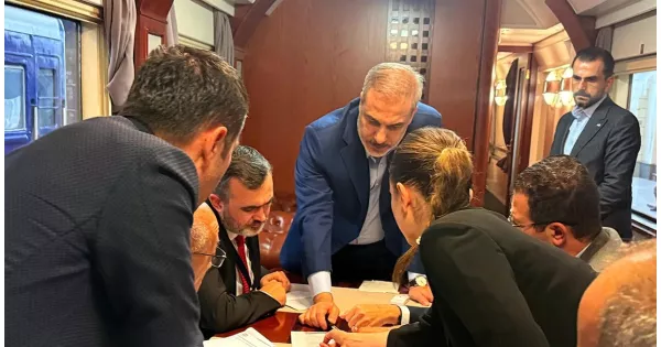 Dışişleri Bakanı Fidan, Kiev ziyaretini trenle tamamladı. Dışişleri Bakanı Fidan, Kiev ziyaretini trenle tamamladı.