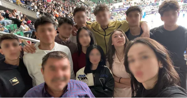 Zeynep'in ölümüne neden olan ehliyetsiz sürücüye 2 yıl 8 ay hapis cezası verildi. Ailesi, mahkeme kararına tepki gösterdi. Zeynep'in ölümüne neden olan ehliyetsiz sürücüye 2 yıl 8 ay hapis cezası verildi. Ailesi, mahkeme kararına tepki gösterdi.