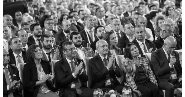 Görevsizlik kararı kaldırıldı; CHP kurultayı davasına Asliye Ceza Mahkemesi bakacak. Görevsizlik kararı kaldırıldı; CHP kurultayı davasına Asliye Ceza Mahkemesi bakacak.