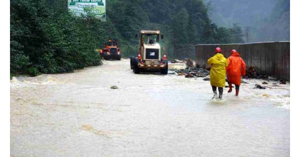 Son Dakika: Rize'de Sel Felaketi: 5 Ölü, 3 Kayıp Son Dakika: Rize'de Sel Felaketi: 5 Ölü, 3 Kayıp