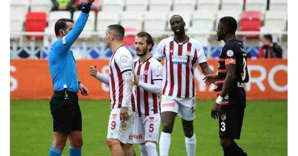 Gaziantep FK, Sivasspor karşısında 2-0'dan döndü! Kritik maçta kazanan çıkmadı... Gaziantep FK, Sivasspor karşısında 2-0'dan döndü! Kritik maçta kazanan çıkmadı...