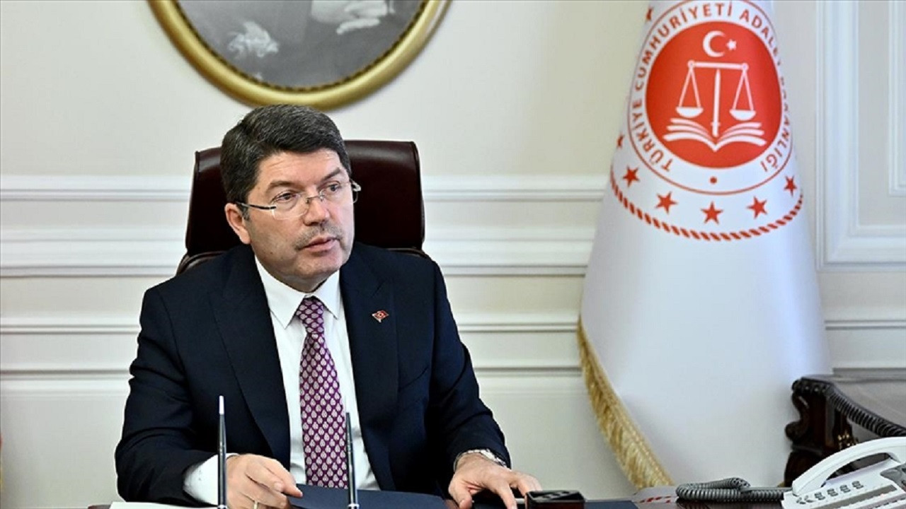 Yılmaz Tunç, 1 yıl ceza alanların 18 gün hapis yatacağını açıkladı. Bu düzenleme, cezasızlık algısını ortadan kaldırmayı hedefliyor Yılmaz Tunç, 1 yıl ceza alanların 18 gün hapis yatacağını açıkladı. Bu düzenleme, cezasızlık algısını ortadan kaldırmayı hedefliyor