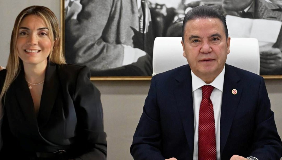 Antalya’da rüşvet soruşturması kapsamında Muhittin Böcek’in Almanya’dan dönen gelini Zuhal Böcek gözaltına alındı.