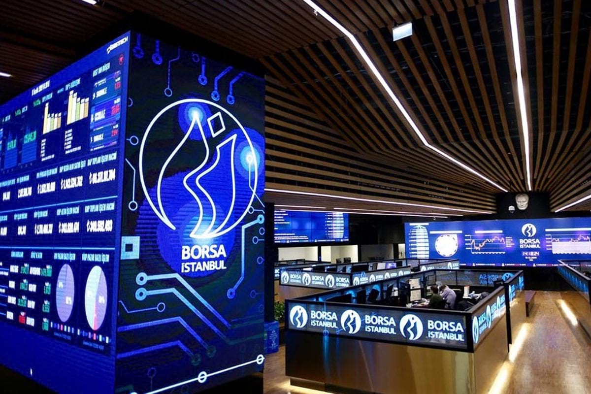 BIST 100, 4 Ağustos 2025'te hafif yükseldi. Dolar ve euro kurları dalgalı seyrediyor. Altın fiyatları yatay. BIST 100, 4 Ağustos 2025'te hafif yükseldi. Dolar ve euro kurları dalgalı seyrediyor. Altın fiyatları yatay.