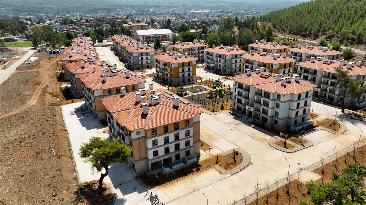 TOKİ 500 bin sosyal konut başvuruları 2025 son çeyrekte başlayacak. Başvuru şartları; Türkiye Cumhuriyeti vatandaşı olmak, gelir kriterlerine uygunluk ve başvuru formu doldurmak. Öncelikli olarak dar gelirli ve öncelikli gruplar faydalanacak.