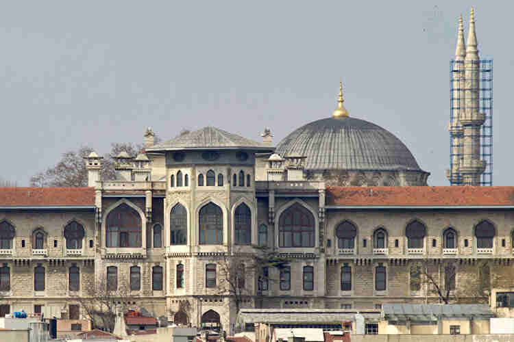 MEB'ten İstanbul Erkek Lisesi'ne 'İzmir Marşı' soruşturması MEB'ten İstanbul Erkek Lisesi'ne 'İzmir Marşı' soruşturması