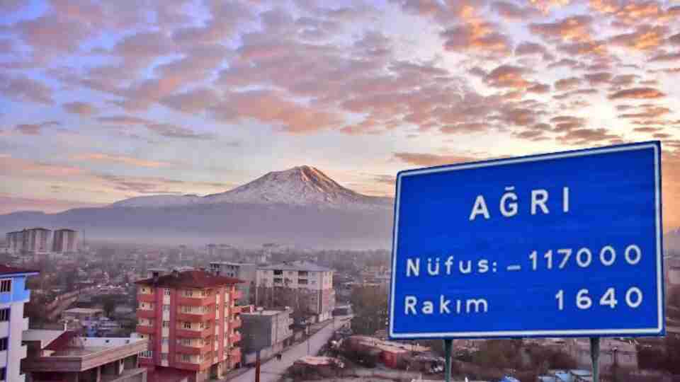 Ağrı'da mutlaka gezilmesi gereken tarihi ve doğal yerler Ağrı'da mutlaka gezilmesi gereken tarihi ve doğal yerler
