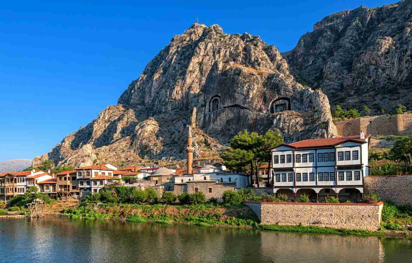 Harşena Dağı ve Pontus Kralları Kaya Mezarları