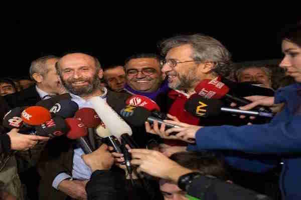 Tutuklu Gazeteciler Can Dündar ve Erdem Gül tahliye edildi Tutuklu Gazeteciler Can Dündar ve Erdem Gül tahliye edildi