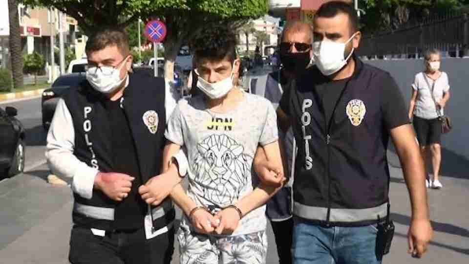 8 yaşındaki kardeşini öldüren gençten hakimi şaşırtan soru!
