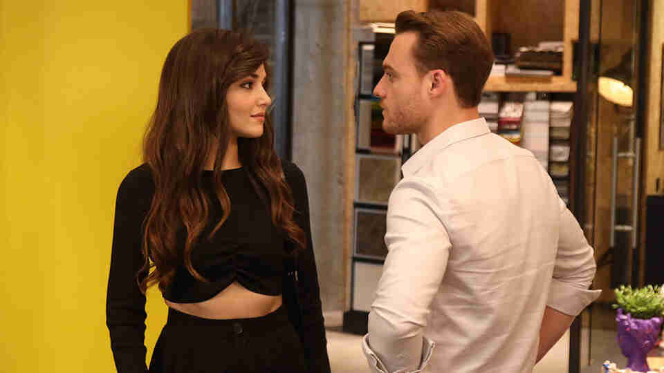 Sonunda itiraf ettiler! Tahminler doğruymuş... Hande Erçel ile Kerem Bürsin...