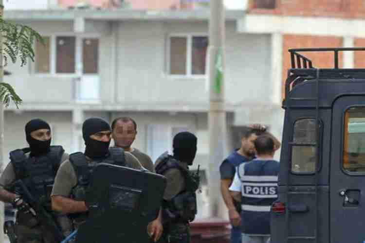 Ağrı'da terör operasyonu: 15 kişi gözaltına alındı, çok sayıda silah ele geçirildi Ağrı'da terör operasyonu: 15 kişi gözaltına alındı, çok sayıda silah ele geçirildi