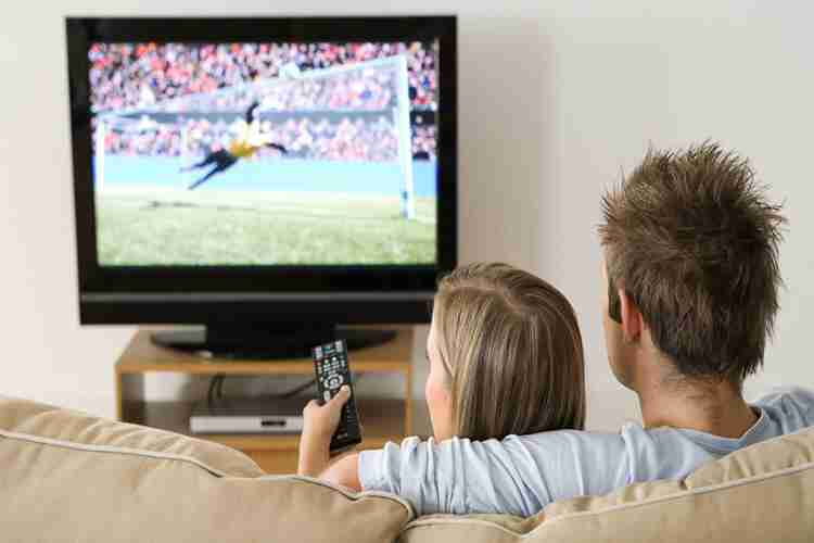 TV izleme oranları düşüyor... Televizyon tarih oluyor... Yeni mecra internet...