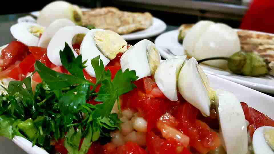 Kuru fasulye piyaz salatası nasıl yapılır, malzemeleri nelerdir?