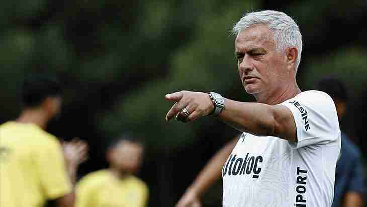 Fenerbahçe'de Mourinho UEFA'ya Lugano maçı kadrosunu bildirdi! 2 değişiklik hakkı var
