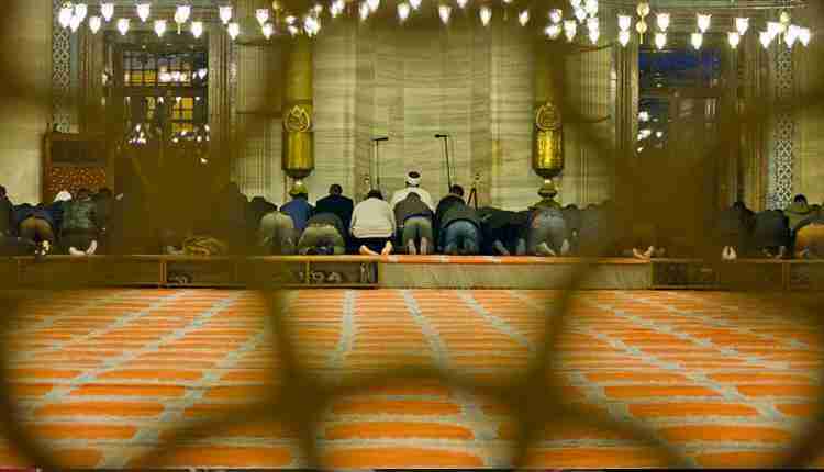 CUMA NAMAZI KAÇ REKAT, farz mı? Cuma namazı nasıl kılınır, hangi sureler okunur? Cuma namazı kılınışı