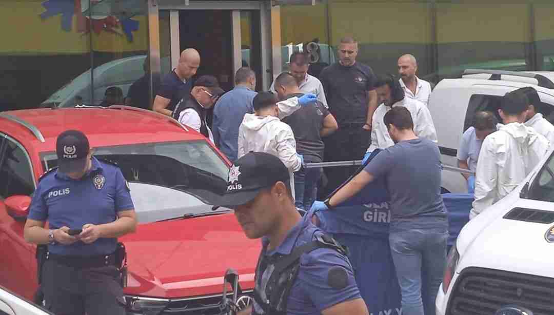 Kozmetik şirketi sahibine iş yerinin önünde
saldırı: Başından vurularak öldürüldü