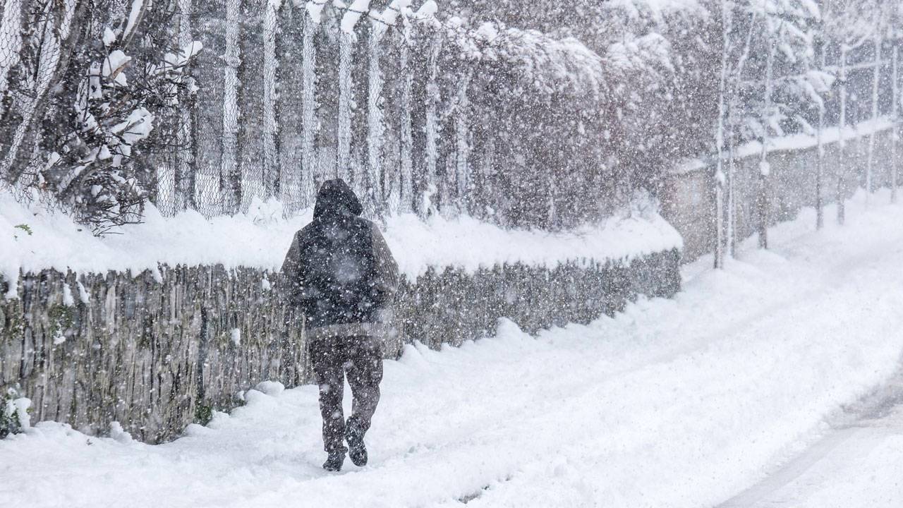 Hava sıcaklığı hızla düşecek: İstanbul'a kar ne zaman geliyor?