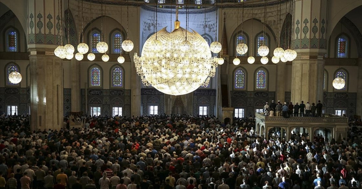 2025 bayram namazı saatleri: İstanbul, Ankara, İzmir ve diğer illerde Diyanet tarafından belirlenen saatler öğrenin. Bayram namazı saatleri için güncel bilgileri takip edin.