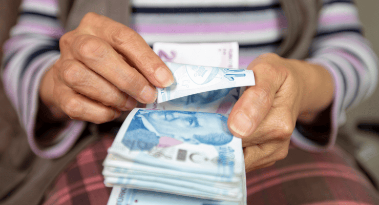 Memur ve emekli zammı perşembe günü açıklanacak; sıfır zam riski bulunuyor. Enflasyon verileri belirleyici olacak.