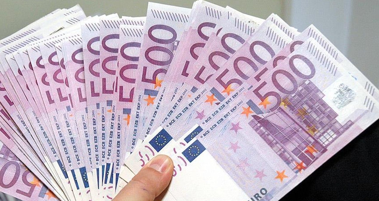 TÜBİTAK, nitelikli araştırmacıların Türkiye'ye dönüşünü teşvik etmek için 4 bin euro maaş verecek. TÜBİTAK, nitelikli araştırmacıların Türkiye'ye dönüşünü teşvik etmek için 4 bin euro maaş verecek.