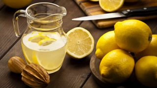 Limonun yararları ve zararları nelerdir? Limon suyu zayıflatır mı ?