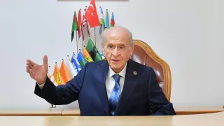 Bahçeli, İstanbul'un hırsızlık, rüşvet ve yolsuzluğa mahkum olduğunu, ancak bu 