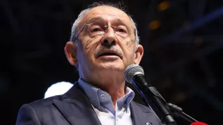 CHP Genel Başkanı Kemal Kılıçdaroğlu, Nevşin Mengü ve Emrah Gülsunar hakkında suç duyurusunda bulundu.
