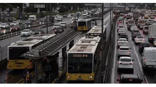 Hayır, 29 Mayıs 2024 Perşembe günü İstanbul'da toplu taşıma ücretsiz değil.
