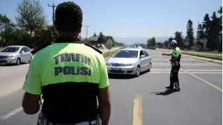 TBMM, trafik kanununda büyük değişiklikleri onayladı!  Cezalar artıyor.
