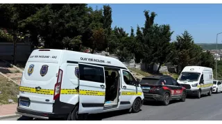 İstanbul'da mezarlıkta korkunç bir olay yaşandı; erkek bebek cesedi bulundu. Olay, çevredeki sakinlerde büyük bir panik ve endişe yarattı. 