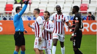 Gaziantep FK, Sivasspor karşısında 2-0'dan döndü! Kritik maçta kazanan çıkmadı... 