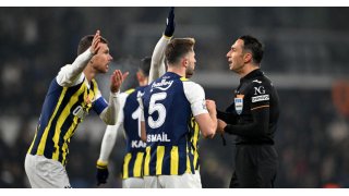 Fenerbahçe'nin Başakşehir maçında kazandığı penaltı doğru mu? Eski hakemler yorumladı - Rams Başakşehir Haberleri 