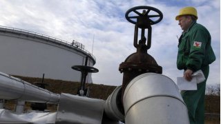 Rusya, benzin ihracatını yarından itibaren 6 ay süreyle yasakladı 