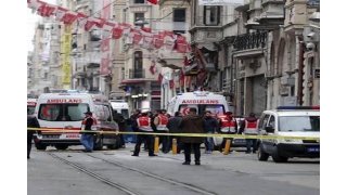 Taksim'de Canlı Bomba Saldırısı: 4 kişi hayatını kaybetti, 20 yaralı var...