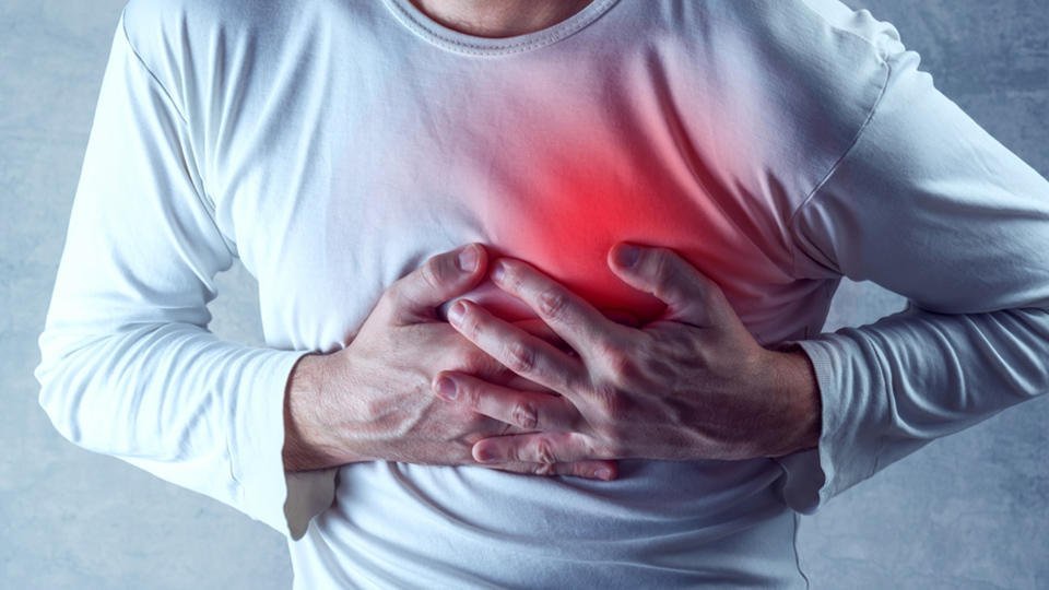 Göğüs ağrısı neden olur, göğüs ağrısının sebepleri nelerdir?