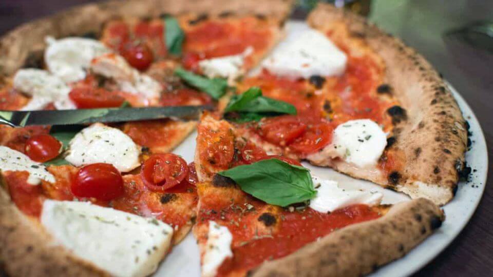 Evde nefis pizza tarifi! Evde pizza nasıl yapılır? Pizza hamuru hazırlanışı ve malzemeleri nelerdir? 