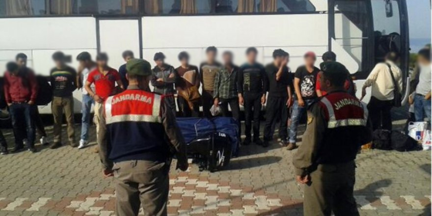 İzmir'de Farklı Uyruklardan Toplamda 145 göçmen yakalandı